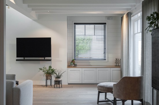 Houten lamellen zorgen voor de perfecte match met een landelijk interieur. Je brengt de natuur in huis. Houten lamellen zorgen voor de perfecte match met een landelijk interieur. Je brengt de natuur in huis.
